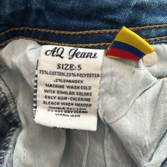 A2 Jeans Womens Size 5 Blue Jeans Dark Stripe Down the side - Picture 3 of 3